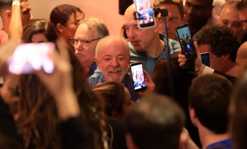 Lula em discurso após a vitória nas eleições 2026
